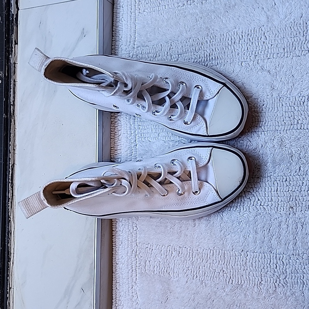 Woman's shoes